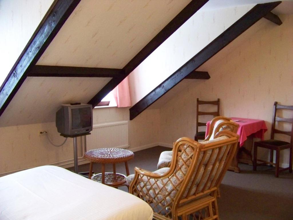 Auberge Le Vieux Moulin Буйон Стая снимка