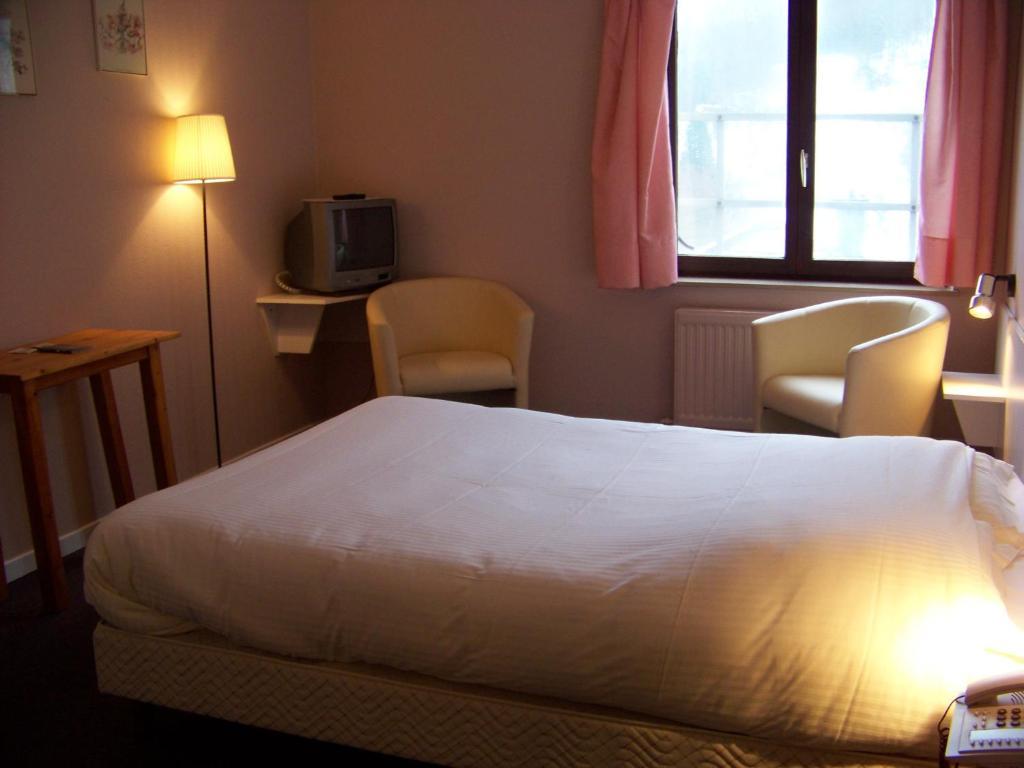 Auberge Le Vieux Moulin Буйон Стая снимка
