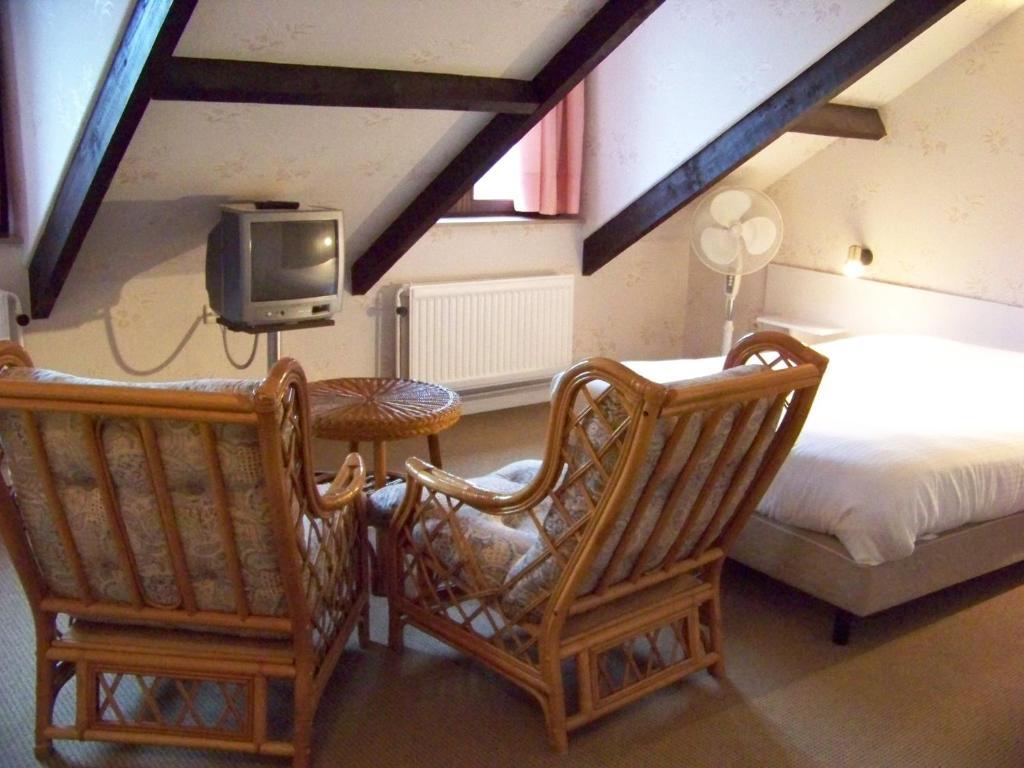 Auberge Le Vieux Moulin Буйон Стая снимка